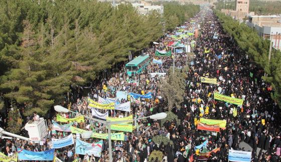 هشدار به دولت و مردم در قطعنامه 13 ماده ای پایان راهپیمایی یوم الله 22 بهمن 94 اهالی بیرجند