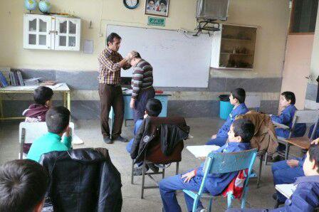 معاینه غربالگری شپش سر در بیش از 16هزار نفر از دانش آموزان شهر ارومیه