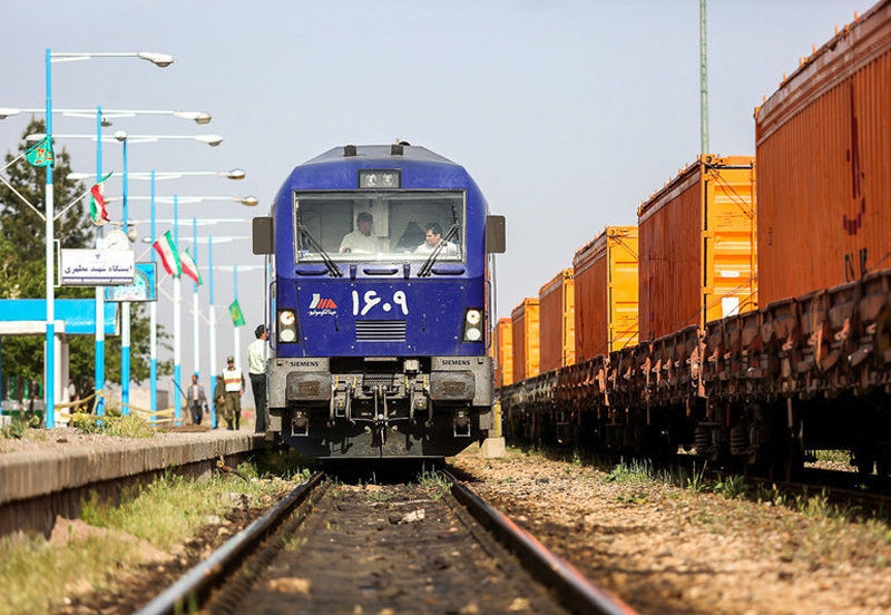 برخورد قطار مسافربري با عابر در قزوین