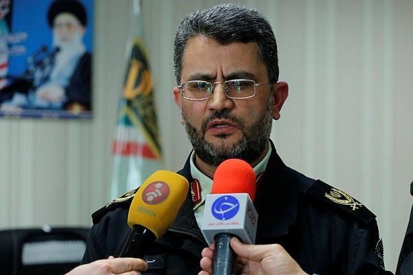 برخورد پلیس با مسافران بیحجاب در داخل هواپیما برخورد پلیس با مسافران بیحجاب در داخل هواپیما