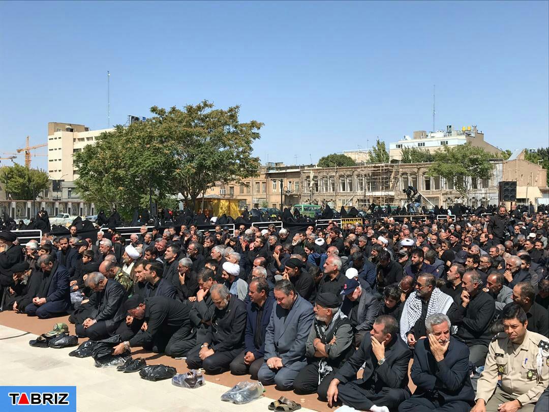 اقامه نماز ظهر عاشورا در تبریز با حضور دبیر مجمع تشخیص مصلحت نظام/تصاویر