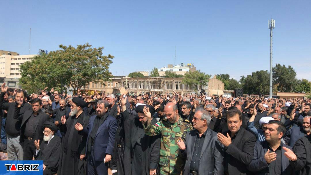 اقامه نماز ظهر عاشورا در تبریز با حضور دبیر مجمع تشخیص مصلحت نظام/تصاویر