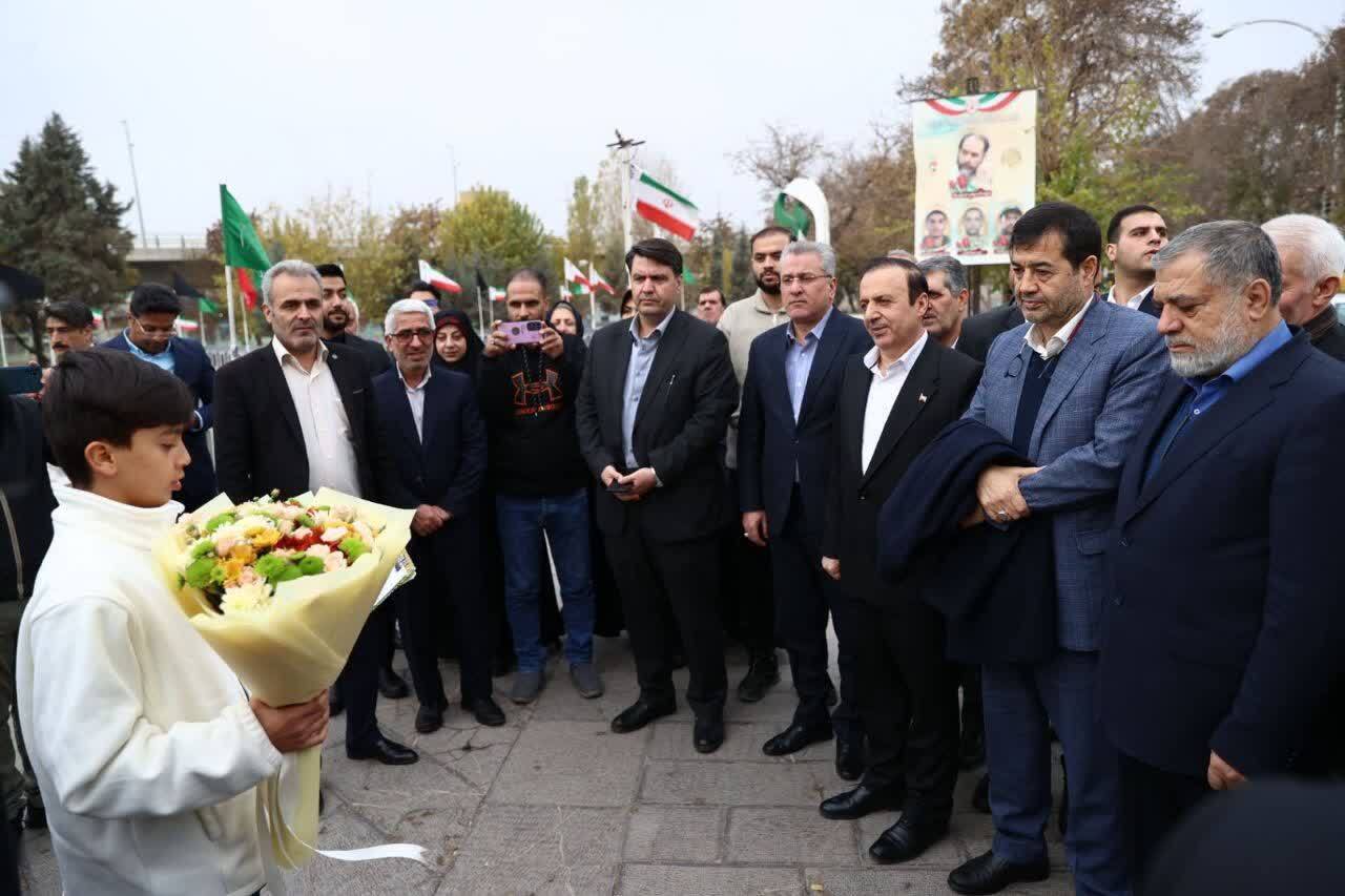 خانه جوان قزوین با حضور وزیر ورزش و جوانان افتتاح شد + تصاویر خانه جوان قزوین با حضور وزیر ورزش و جوانان افتتاح شد + تصاویر