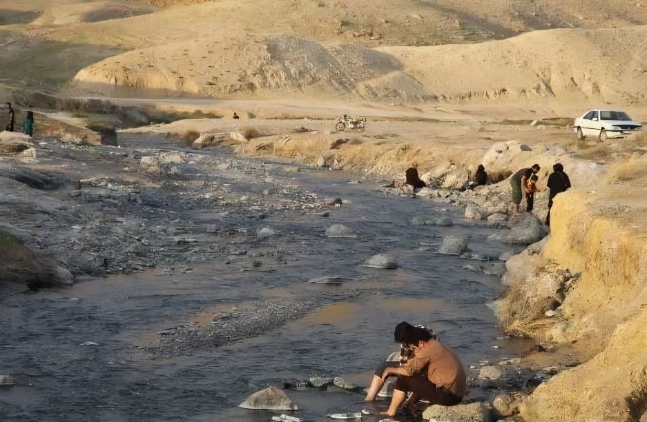 تب و لرز در گرمای ۵۰ درجه دهلران؛ زیر سایه هزینههای سرسامآور تعمیرات کولر تب و لرز در گرمای ۵۰ درجه دهلران؛ زیر سایه هزینههای سرسامآور تعمیرات کولر