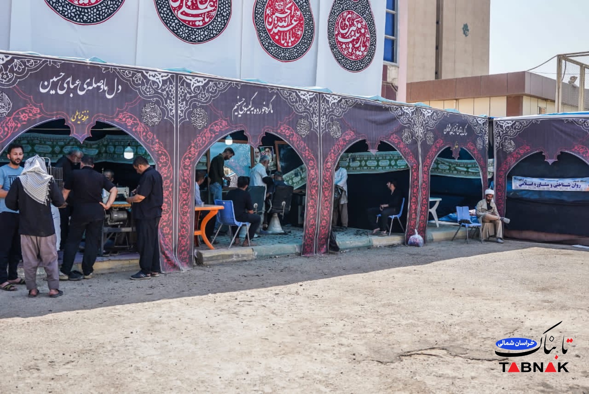 یاران خراسانی از دلدادگی به «رهبر شهید» می‌گویند؛ خدمت عاشقانه در مسیر زائران امام شهید + فیلم